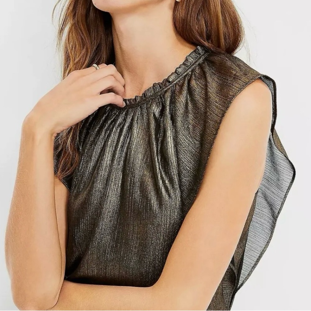 Shimmer Flutter Sleeve Shell Golden - Picture 2 of 6